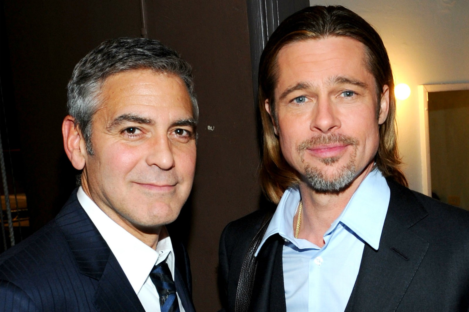 George Clooney (à esq.) e Brad Pitt em março de 2012. (Foto: Getty Images)