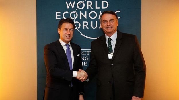 Primeira bilateral de Bolsonaro em Davos foi com o primeiro-ministro da Itália Giuseppe Conte, que representa um governo anti-imigração e que encara com suspeição a União Europeia (Foto: ALAN SANTOS/PR)