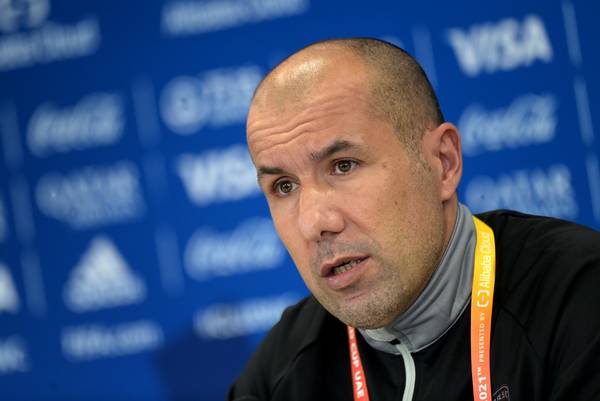 NOVO COMANDANTE A CAMINHO? Cruzeiro avança por treinador e definição pode sair em breve!