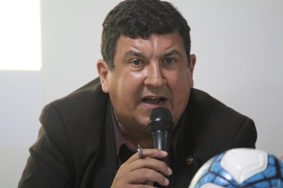 Arthur Alves decidiu afastar Wagner Reway de forma preventiva, enquanto analisa os lances do jogo no Marizão — Foto: Raniery Soares / FPF-PB