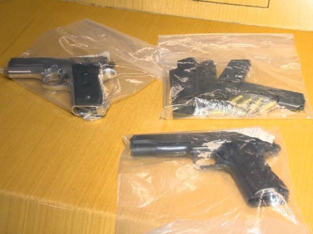 Armas apreendidas durante a operação (Foto: Reprodução/ TV Gazeta)