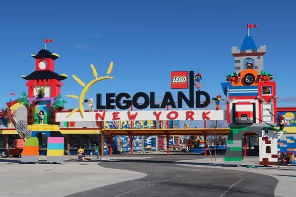 Entrada do 'Legoland New York' (Foto: Reprodução/Lego)