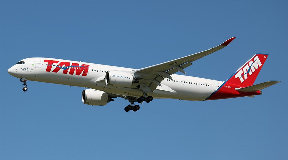 Avião da empresa TAM: empresa não segue normas, diz MPT (Foto: Wiki Commons)