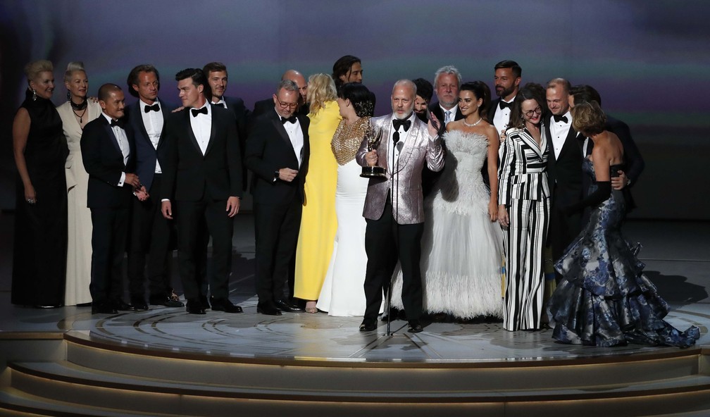 Equipe e elenco de 'American Crime Story' recebe prÃªmio de melhor sÃ©rie limitada no Emmy 2018 â€” Foto: Mario Anzuoni/Reuters