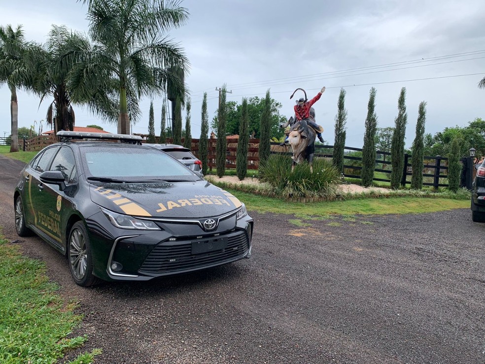 Polícia Federal de Jales (SP) cumpriu mandado em chácara de Santa Fé do Sul (SP) de empresário preso suspeito de envolvimento em esquema de pirâmide financeira — Foto: Polícia Federal/Divulgação