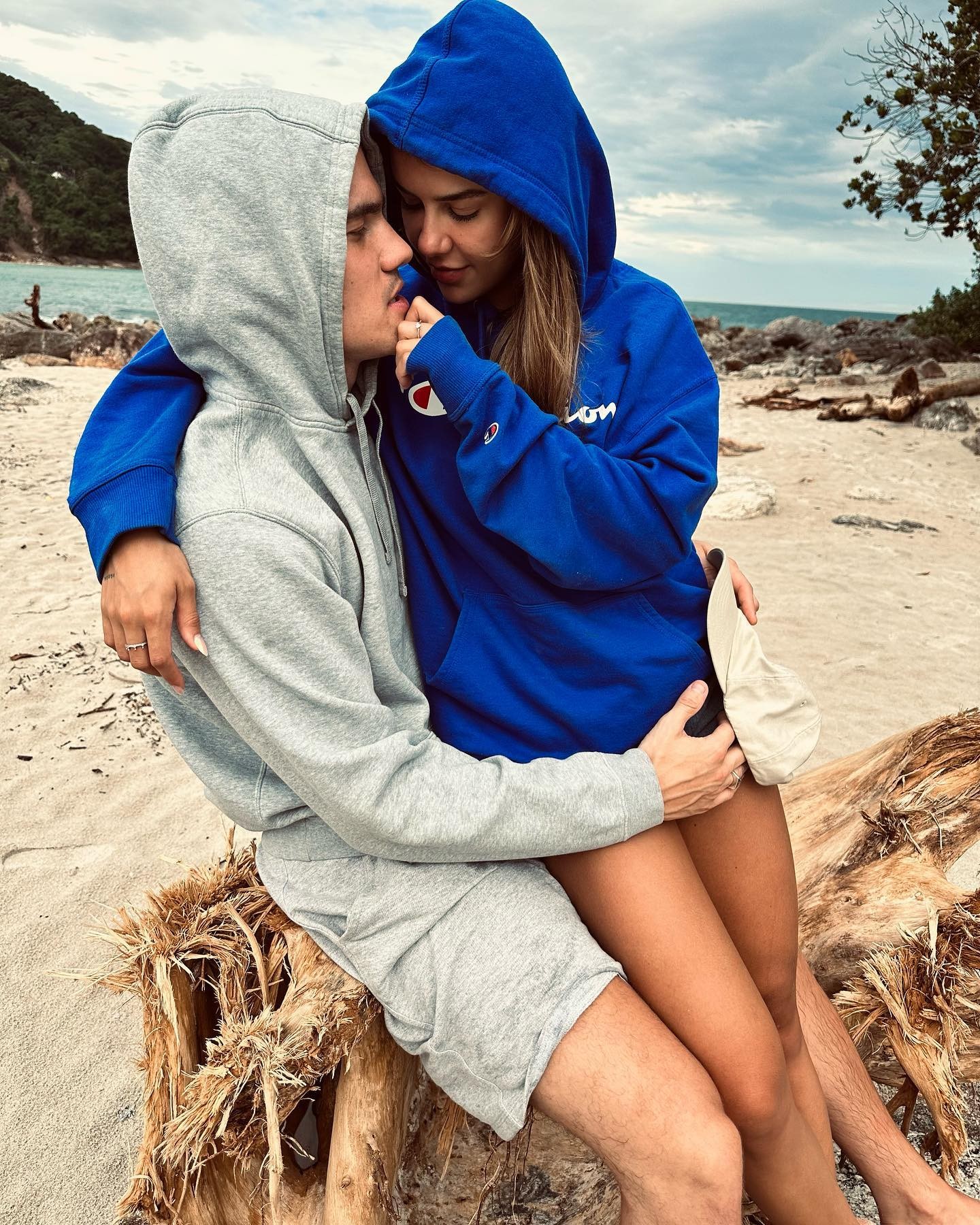 Sertanejo Breno César e influenciadora Alessandra Prado assumem namoro — Foto: Reprodução/Instagram