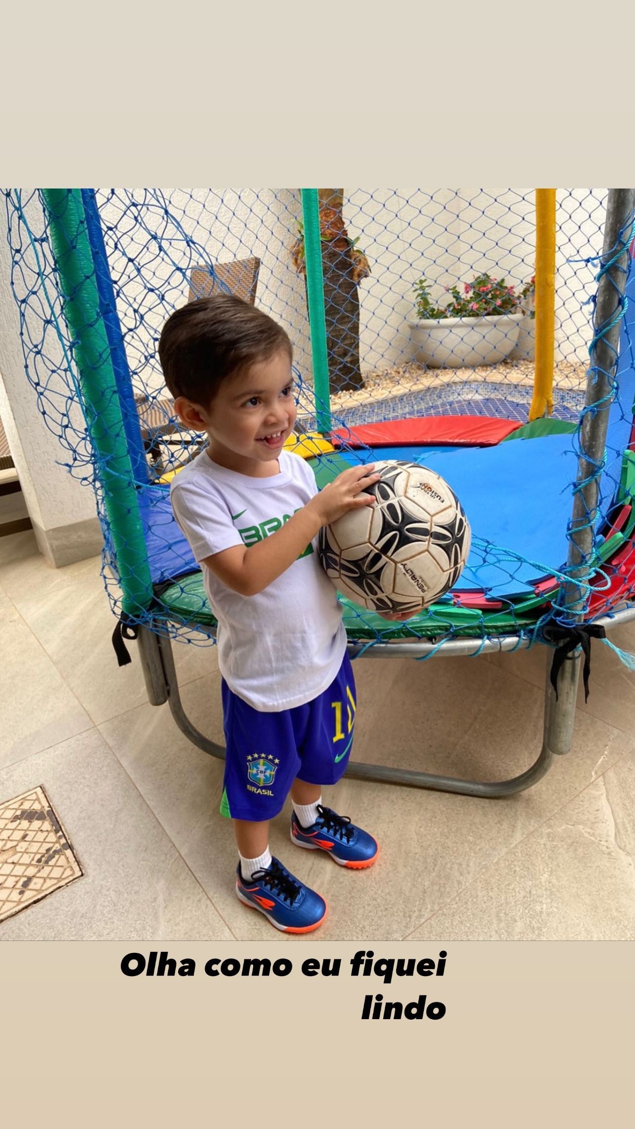 Léo, filho de Marília Mendonça e Murilo Huff, tem primeira aula de futebol (Foto: Reprodução/Instagram)
