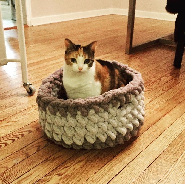 As cestas de crochê são um dos itens feitos por Jonah Larson (Foto: Reprodução/Instagram)