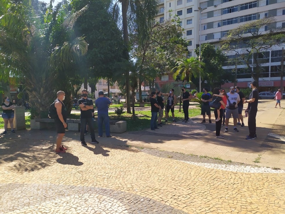 Manifesto pacífico foi realizado no Centro de Presidente Prudente — Foto: Bruna Bachega/G1