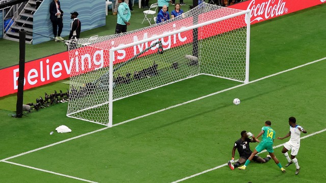 Bukayo Saka marca o gol em Inglaterra x Senegal