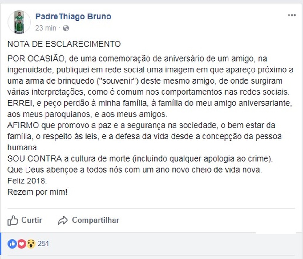 Padre publicou nota apÃ³s polÃªmica com arma em foto (Foto: Facebook/ReproduÃ§Ã£o)