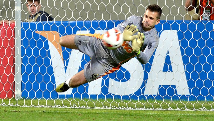 Victor defesa pênalti jogo Atlético-MG Newell´s (Foto: AFP)