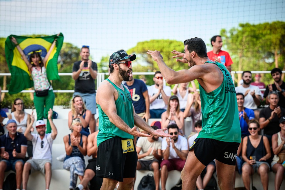 Bruno e Saymon vencem nas oitavas de final do Mundial de Roma — Foto: FIVB