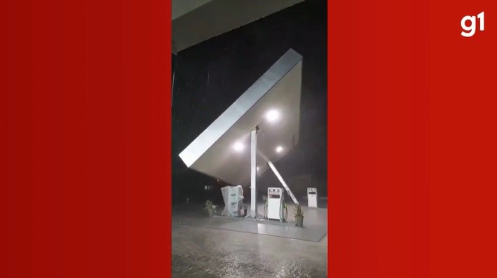 Chuva com ventos fortes derruba teto de posto de combustível em Jaguaribe, no Ceará; vídeo