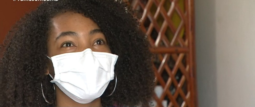 Estudante negra é convocada após denunciar e provar fraudes em sistema de cotas sociorraciais da Ufba: 'Serei a 1ª médica da família' — Foto: Reprodução/TV Bahia