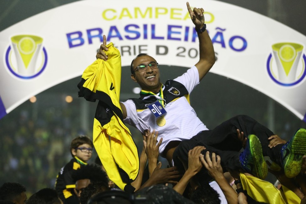 Felipe Surian comandou o Volta Redonda na campanha do título da Série D 2016 — Foto: Lucas Figueiredo/CBF