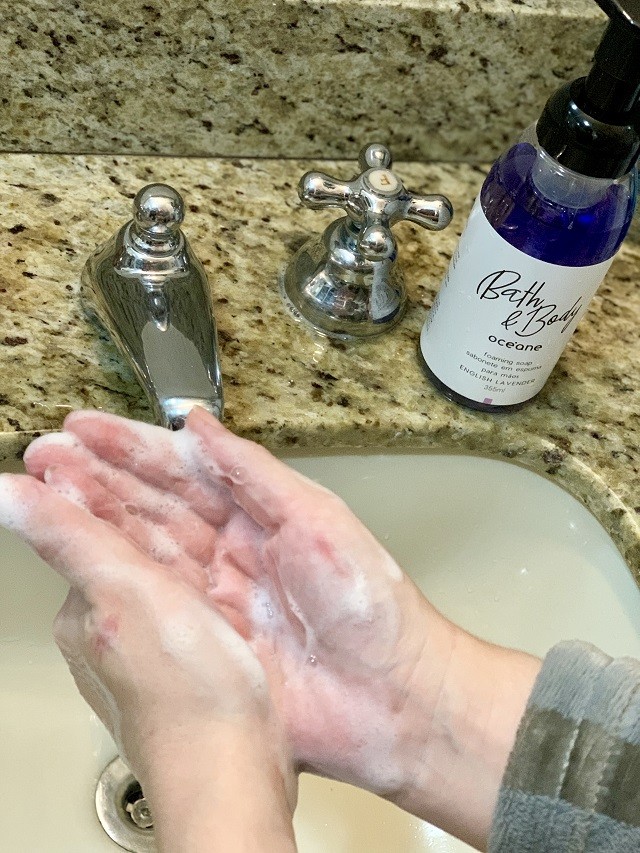 Espuma de Limpeza para as mãos Bath & Body English Lavender, Océane (Foto: Acervo Pessoal)