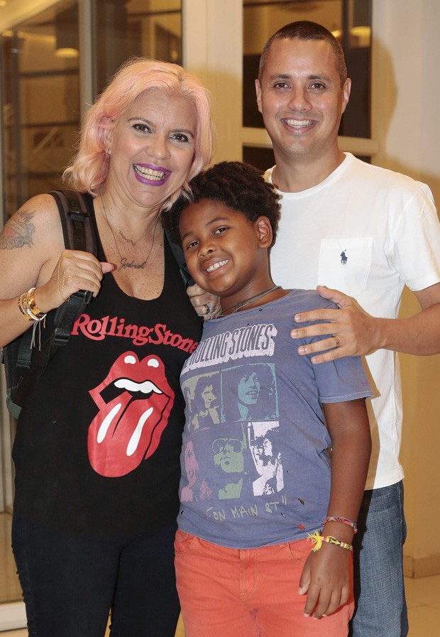 Astrid Fontenelle com o marido e o filho (Foto: Rafael Cusato/Brazil news)