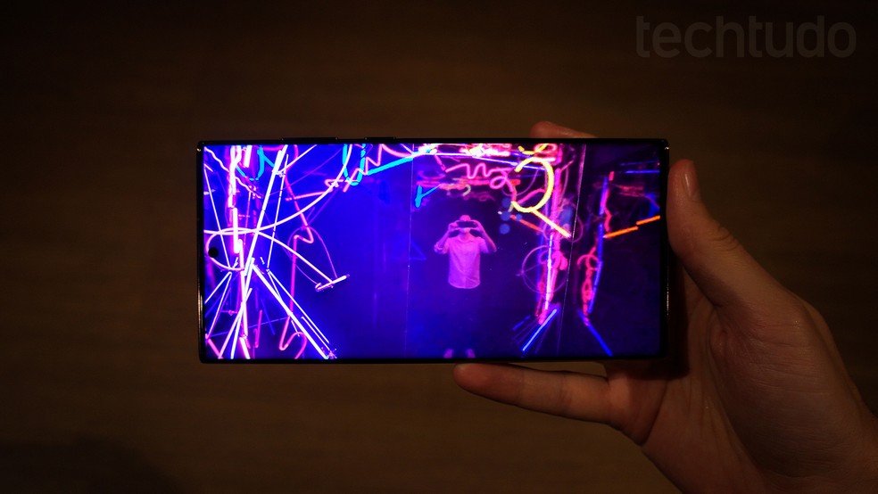 Foto em ambiente com pouca luz e muita sombra, feita com a vers�o Ultra � Foto: Th�ssius Veloso/TechTudo