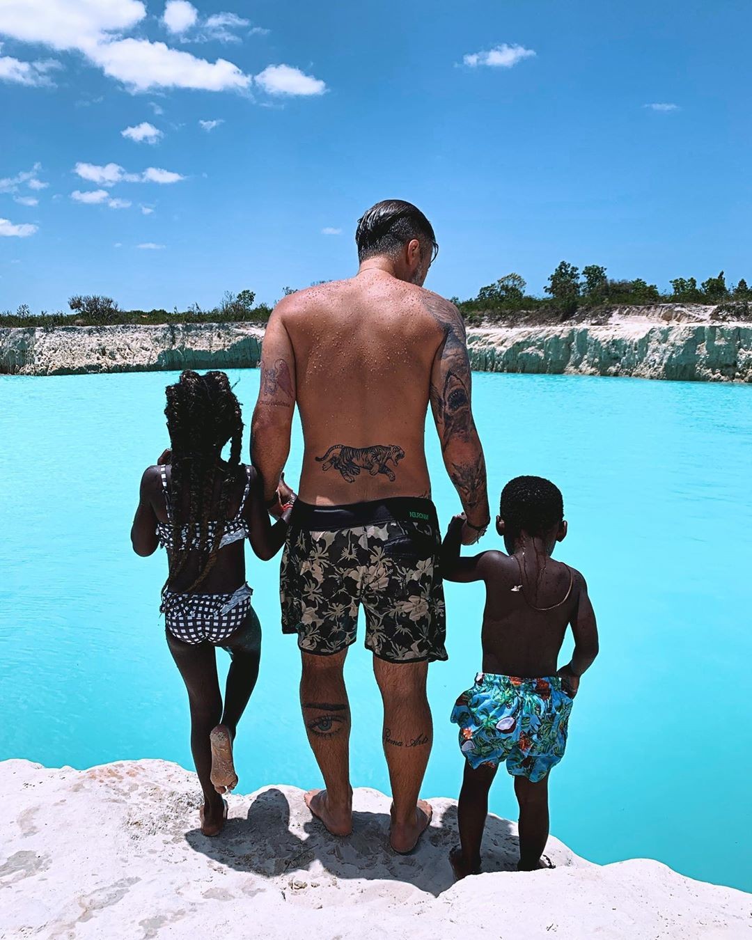 Bruno Gagliasso curte com os filhos, Titi e Bless (Foto: Reprodução/Instagram)