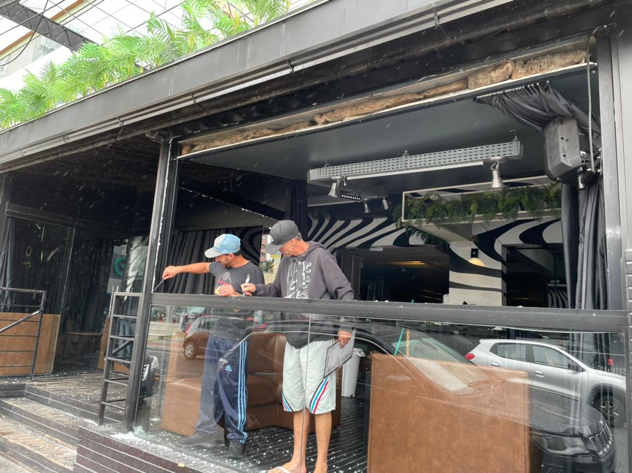 Cliente é baleada na perna após briga em casa noturna na Grande Florianópolis