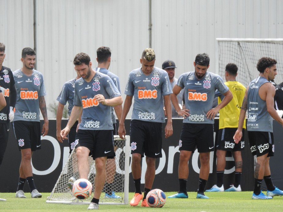 Preocupante: Corinthians tem 21 casos positivos de Covid-19 no elenco; maioria está recuperada