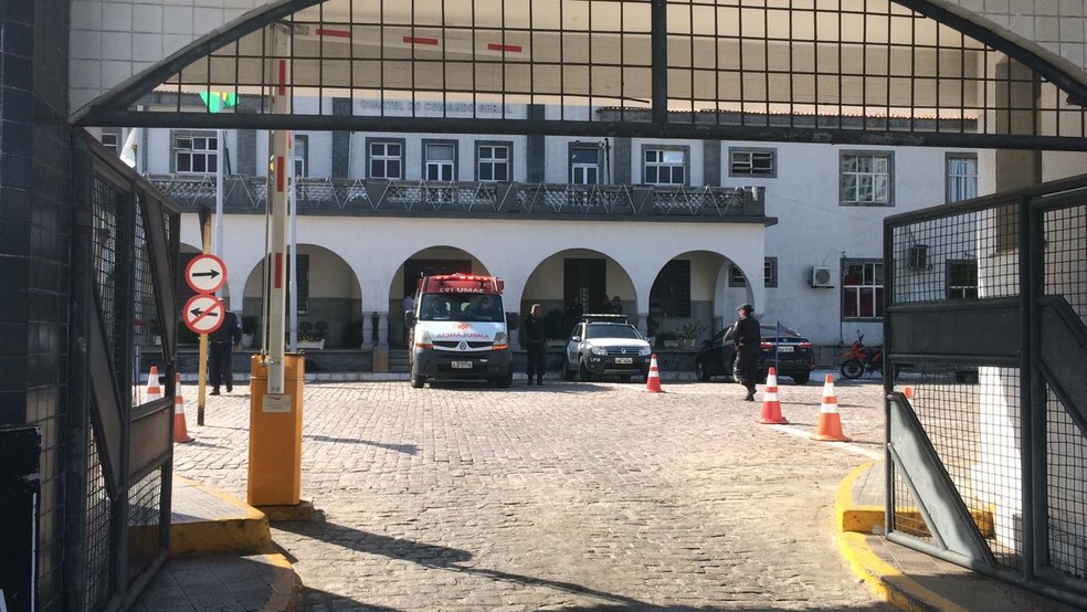 Mulher invadiu o Quartel do Comando-Geral da PM com o carro para se livrar de um sequestro relâmpago em Natal (Foto: Heloísa Guimarães/Inter TV Cabugi)
