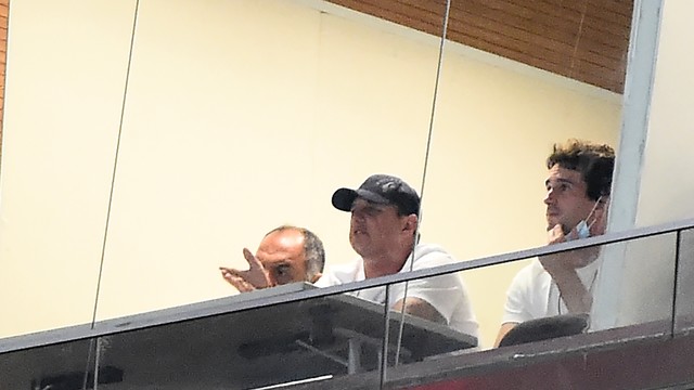 Marcos Braz e Rogério Ceni assistem ao jogo do Flamengo