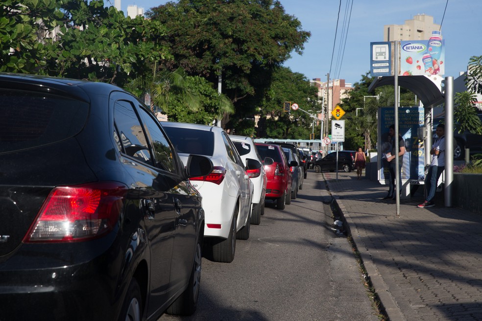 Avenida Heráclito Graça é uma das vias com maior concentração de gases poluentes de veículos — Foto: Thiago Gadelha/G1