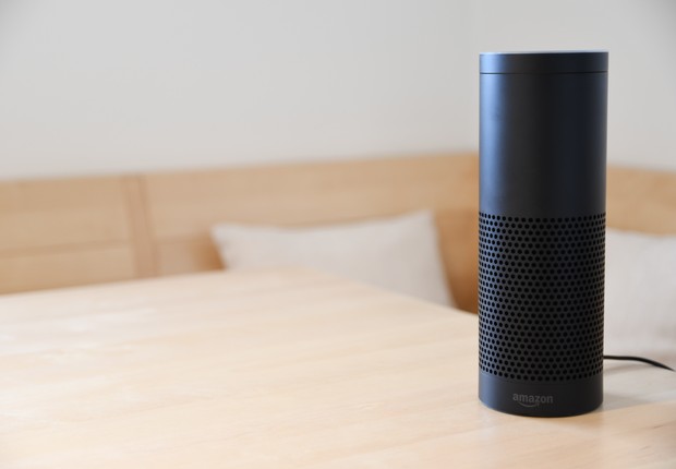Amazon Echo, usada para interações das pessoas com a Alexa (Foto: Pexels)