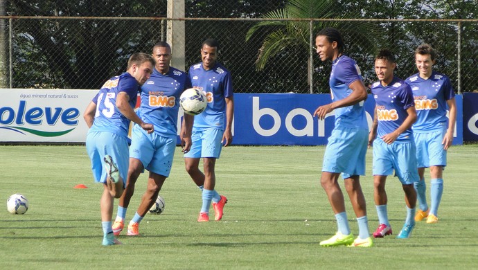 Liberado pelos médicos, Alisson inicia trabalho físico e pode voltar em breve