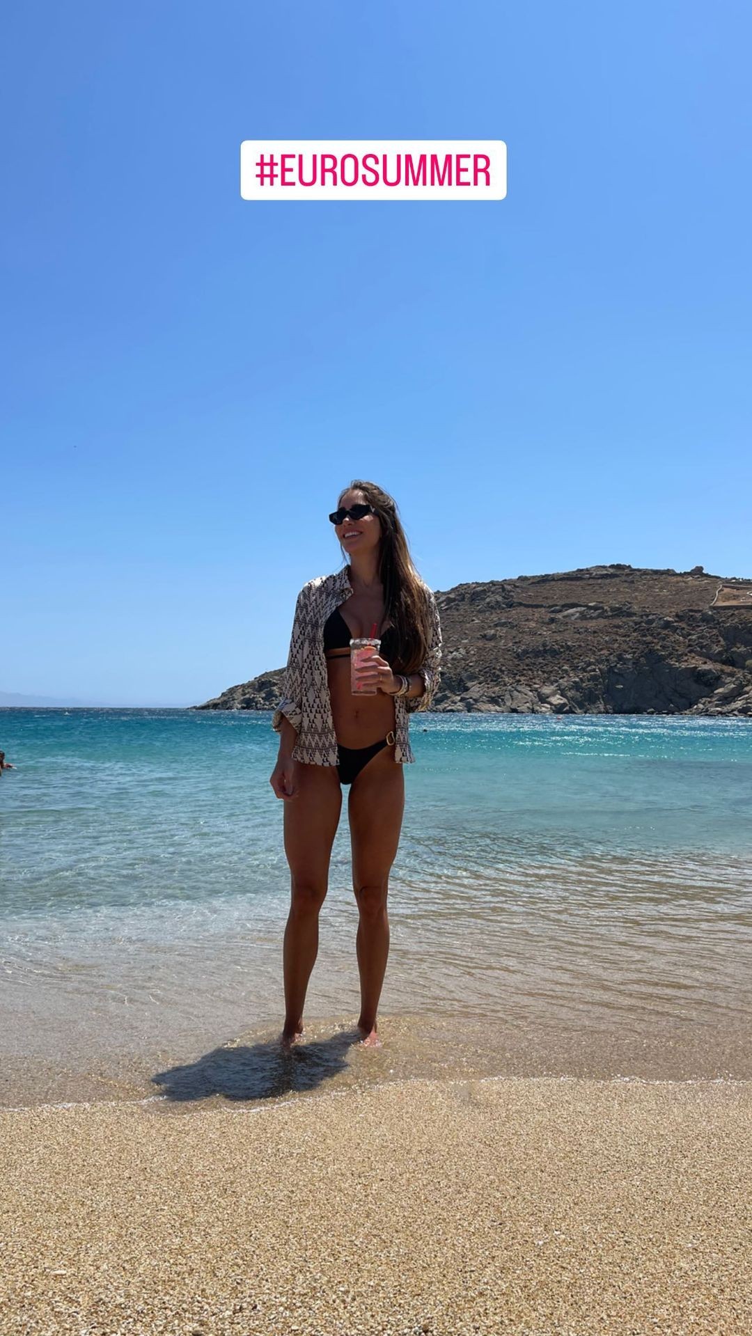 Romana Novais curte dia de praia em Mykonos, na Grécia, com Alok (Foto: Reprodução/Instagram)