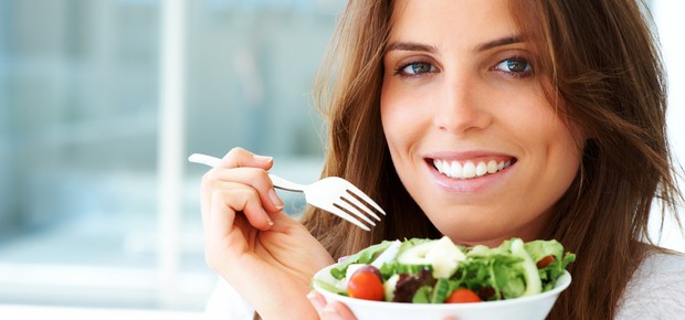 Uma dieta equilibrada é essencial para emagrecer de forma saudável (Foto: Shutterstock)