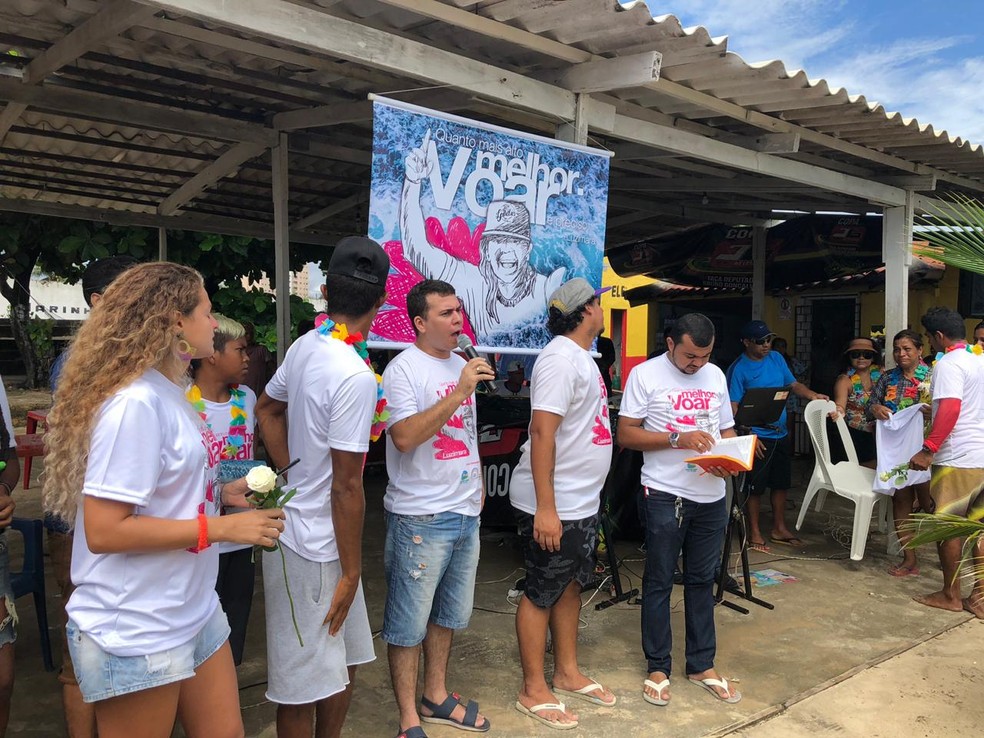 Amigos lembram a vida de Luzimara em discursos — Foto: Mylena Gadelha/Sistema Verdes Mares