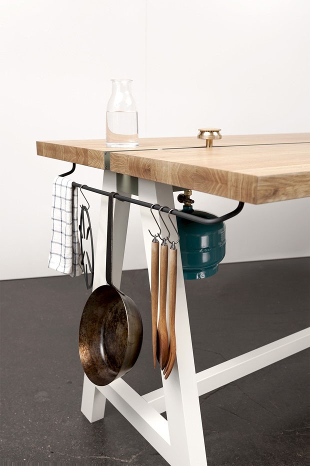 Design alemão: mesa-fogão invade a sala (Foto: Caspar Sesslar / divulgação)