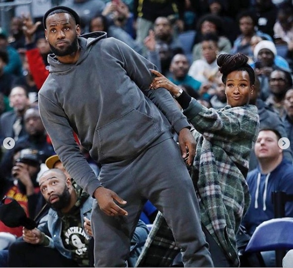 Aos 15, filho de LeBron faz cesta decisiva em partida colegial e