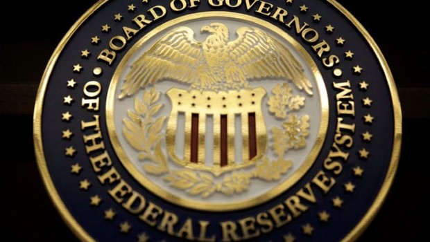 O símbolo do Board of Governors no Federal Reserve, o banco central americano (Foto: Joshua Roberts/Arquivo/Reuters)