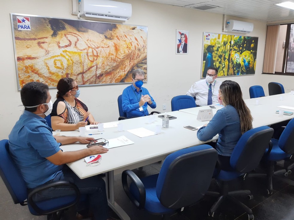 Reunião no Centro Regional de Governo discutiu implantação do laboratório de biologia molecular no HRBA — Foto: CRGBA/Divulgação