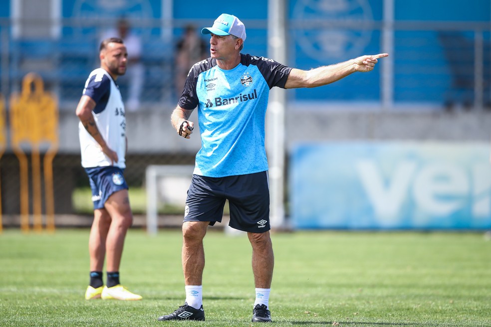 Guilherme e Renato em treino do Grêmio — Foto: Lucas Uebel/Grêmio