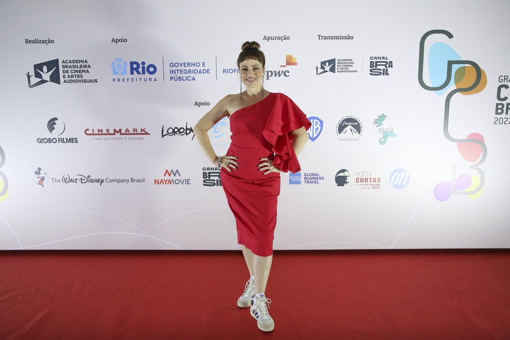 Karine Teles no tapete vermelho do tapete vermelho do 21º Grande Prêmio do Cinema Brasileiro  — Foto: Roberto Filho / Divulgação