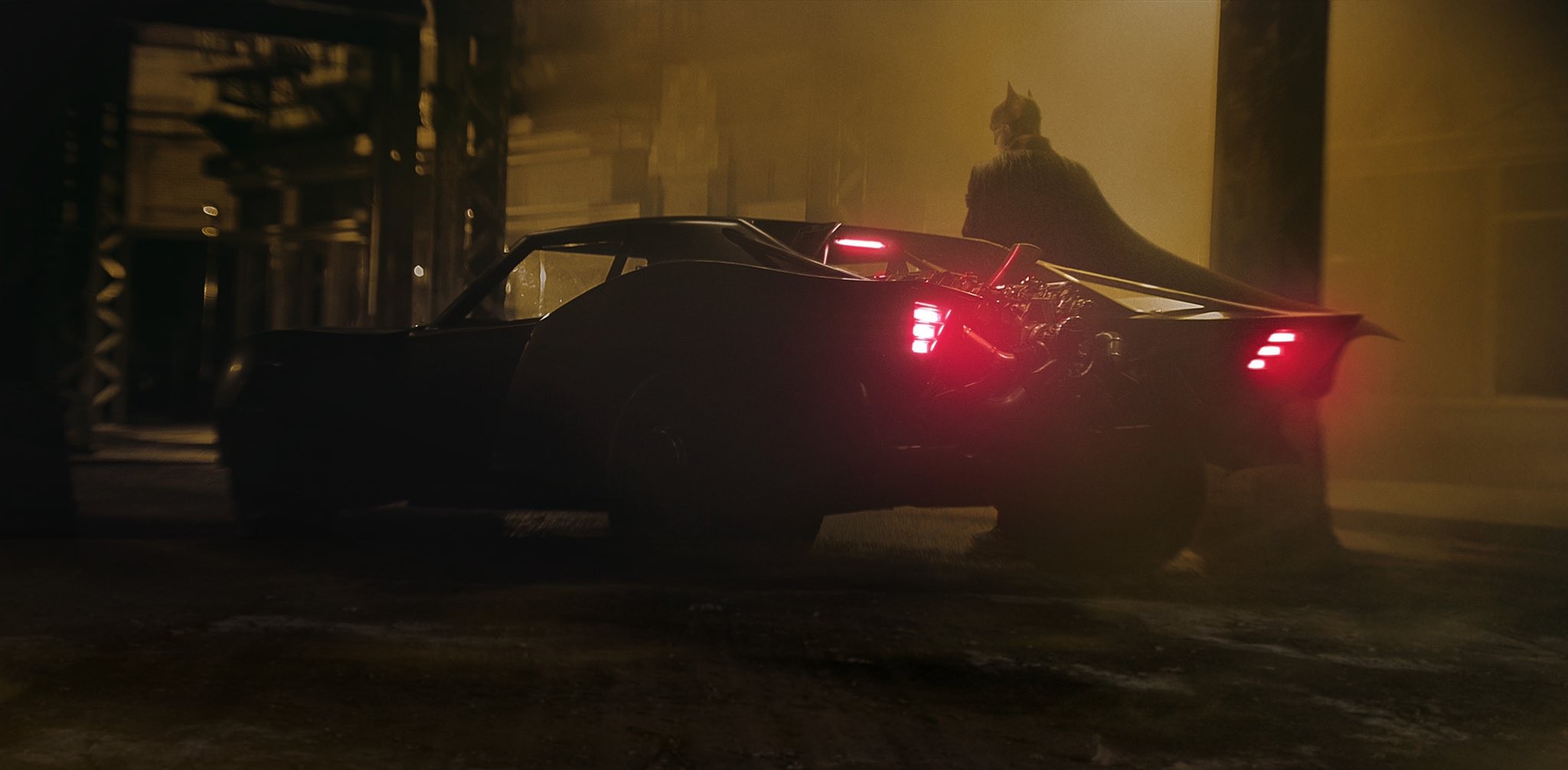 Veículo será usado em “The Batman”, estrelado por Robert Pattinson (Foto: Reprodução/Twitter)