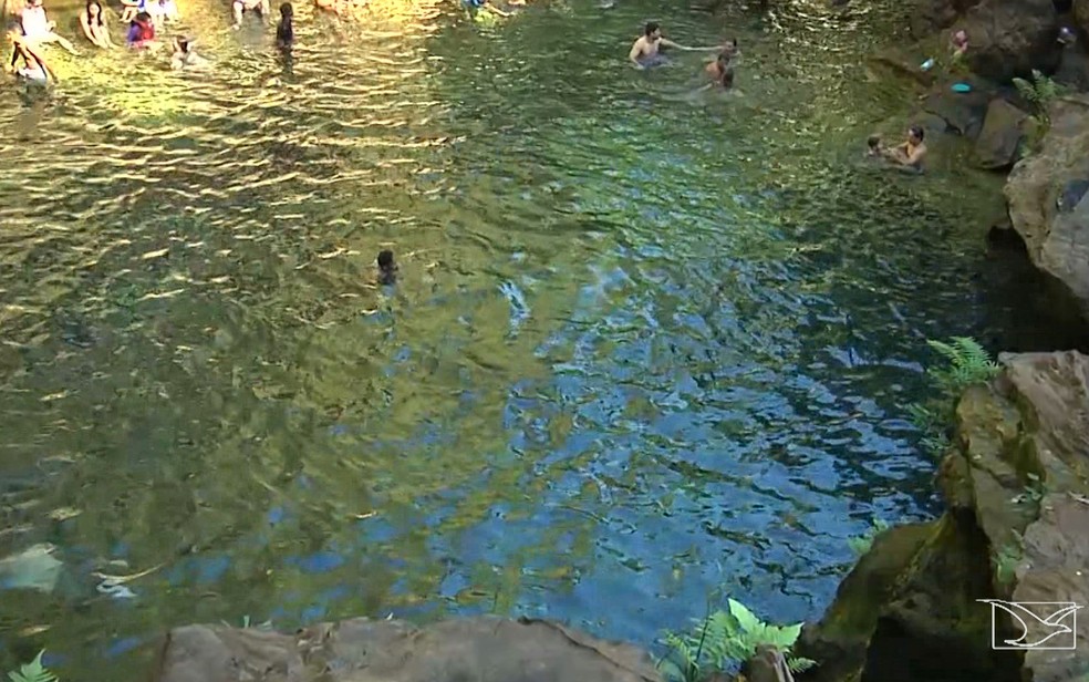 Poço Azul fica situado no Parque Nacional da Chapada das Mesas, no muncípio de Riachão (Foto: Reprodução/TV Mirante)