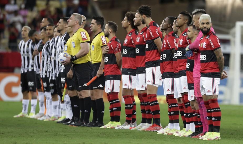 Jogadores de Atlético e Flamengo no Brasileiro de 2021