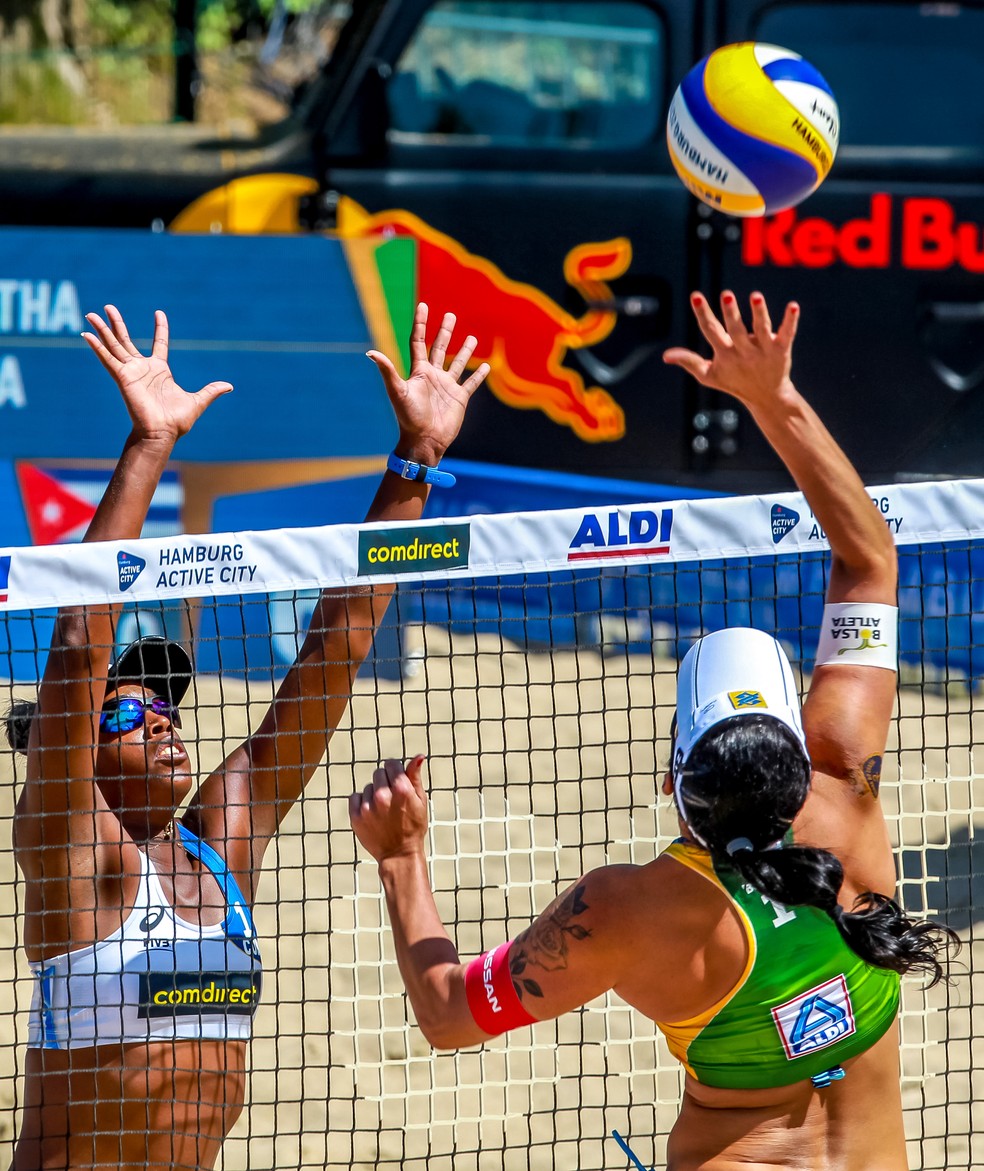 Com apenas um set perdido, Brasil vence seis jogos na abertura do