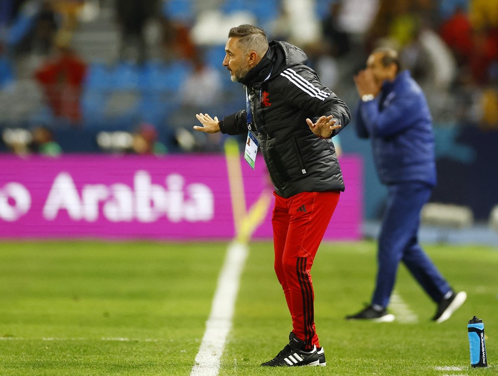 V&iacute;tor Pereira em a&ccedil;&atilde;o no jogo do Flamengo no Mundial &mdash; Foto: REUTERS/Andrew Boyers