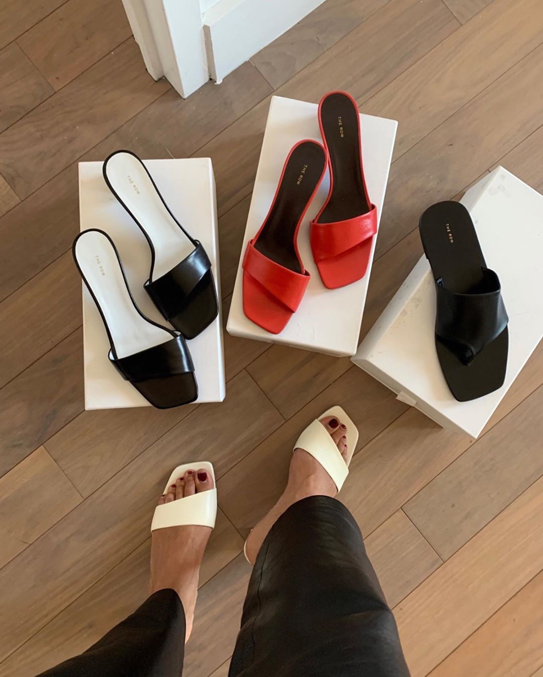 Sapatos de bico quadrado. (Foto: Instagram)