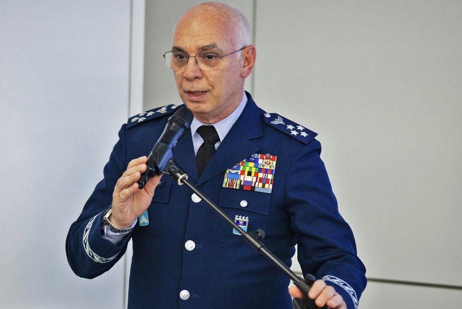 O Tenente-Brigadeiro Damasceno, comandante da Força Aérea Brasileira (FAB)