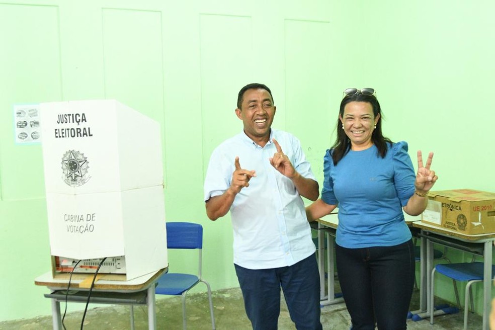 Candidato ao Senado no Piau?, Joel Rodrigues (PP), votando ao lado de sua esposa ? Foto: Gondim
