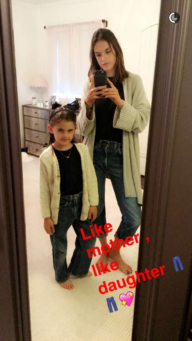 Um dia com Alessandra Ambrosio e os pequenos Noah e Anja  (Foto: Reprodução/Snapchat )