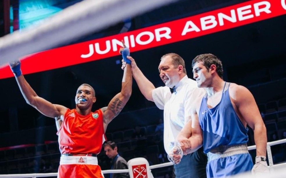 Abner Teixeira em ação durante campeonato de boxe — Foto: Divulgação/CBBoxe